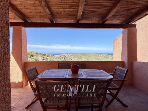appartamento in vendita ad Arzachena in zona Baja Sardinia