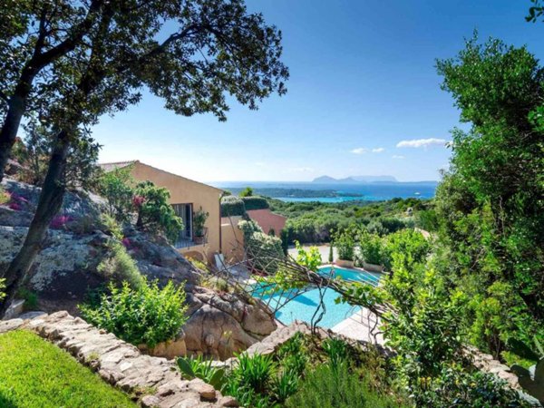 casa indipendente in vendita ad Arzachena in zona Porto Cervo