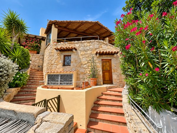 casa indipendente in vendita ad Arzachena in zona Porto Cervo