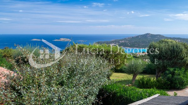 appartamento in vendita ad Arzachena in zona Pantogia