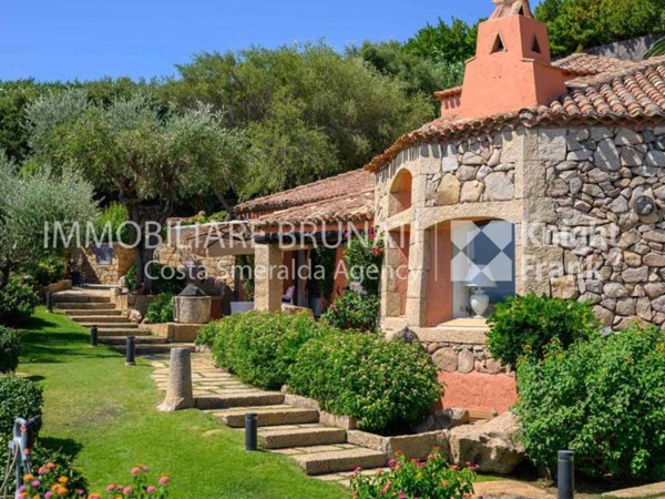 casa indipendente in vendita ad Arzachena in zona Porto Cervo