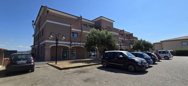 locale commerciale in vendita ad Arzachena