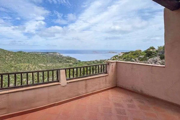 appartamento in vendita ad Arzachena in zona Pantogia