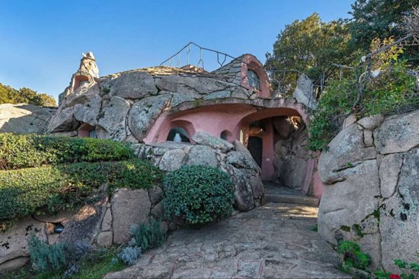casa indipendente in vendita ad Arzachena in zona Pantogia