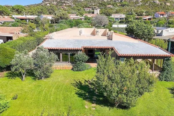 casa indipendente in vendita ad Arzachena in zona Baja Sardinia