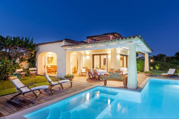 casa indipendente in vendita ad Arzachena in zona Pantogia