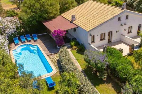 casa indipendente in vendita ad Arzachena in zona Cannigione