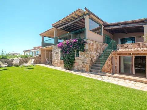 casa indipendente in vendita ad Arzachena in zona Pantogia
