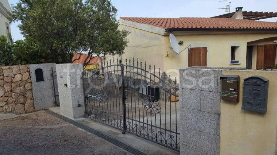 appartamento in vendita ad Arzachena in zona Cannigione