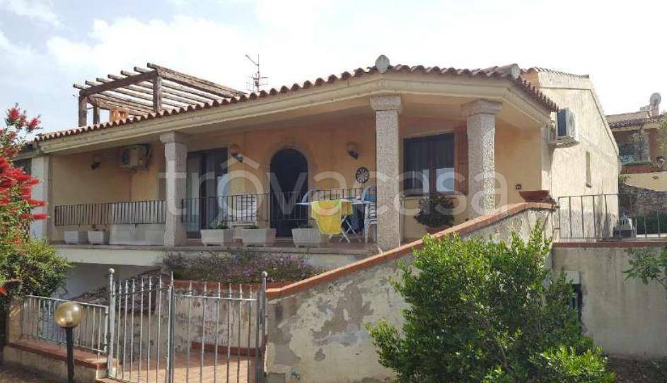 casa indipendente in vendita ad Arzachena in zona Cannigione