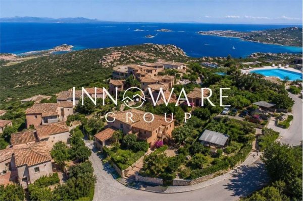 casa indipendente in vendita ad Arzachena in zona Pantogia