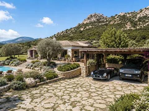 casa indipendente in vendita ad Arzachena