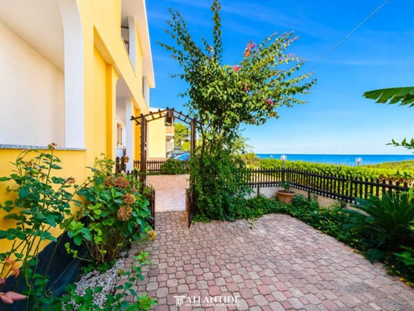 appartamento in vendita a Castelsardo in zona Lu Bagnu