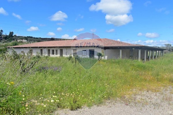 locale di sgombero in vendita a Codrongianos