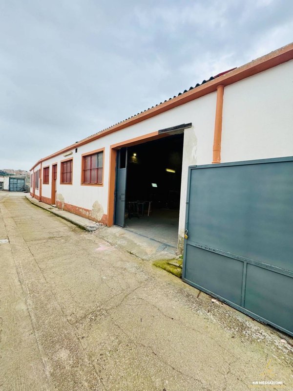 locale di sgombero in vendita a Codrongianos