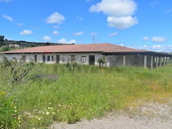 intera palazzina in vendita a Codrongianos