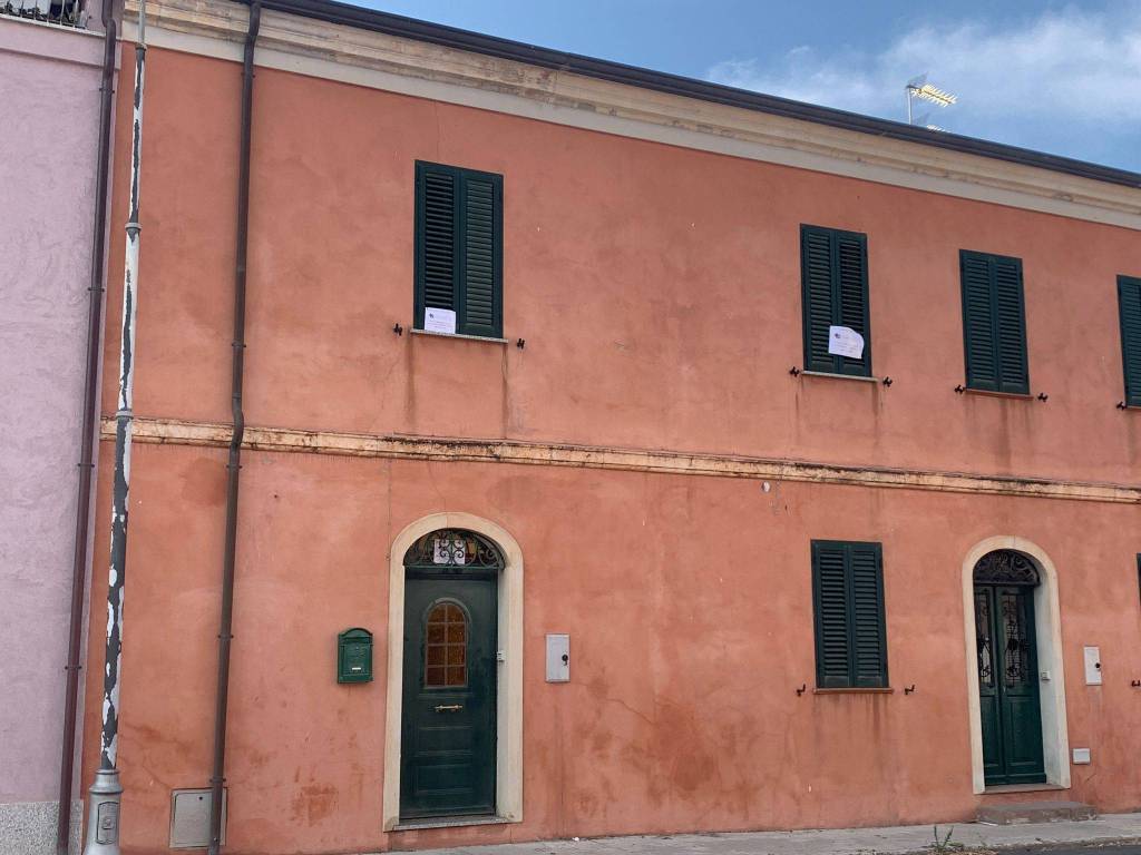 intera palazzina in vendita a Florinas