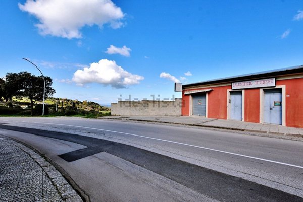 locale commerciale in vendita ad Ittiri