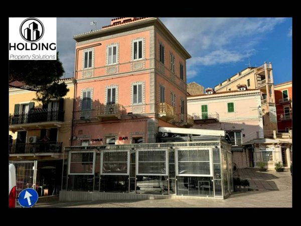 intera palazzina in vendita a La Maddalena