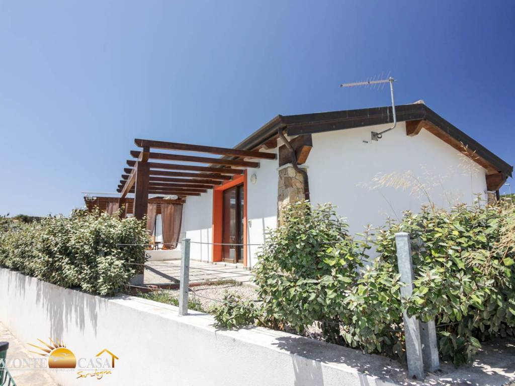casa indipendente in vendita a La Maddalena in zona Moneta
