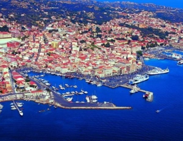 negozio in vendita a La Maddalena