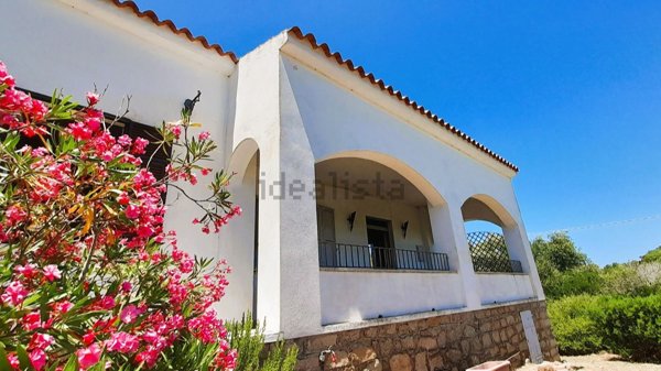 casa indipendente in vendita a La Maddalena in zona Moneta