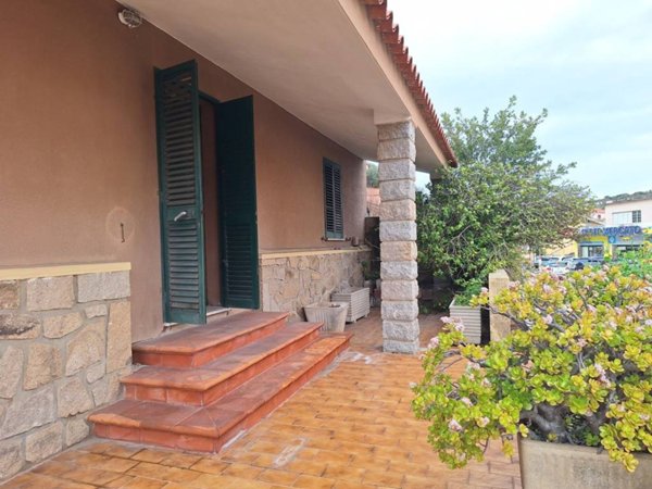 casa indipendente in vendita a La Maddalena in zona Moneta