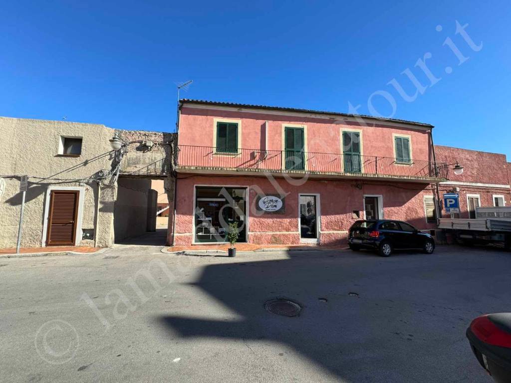 negozio in vendita a La Maddalena