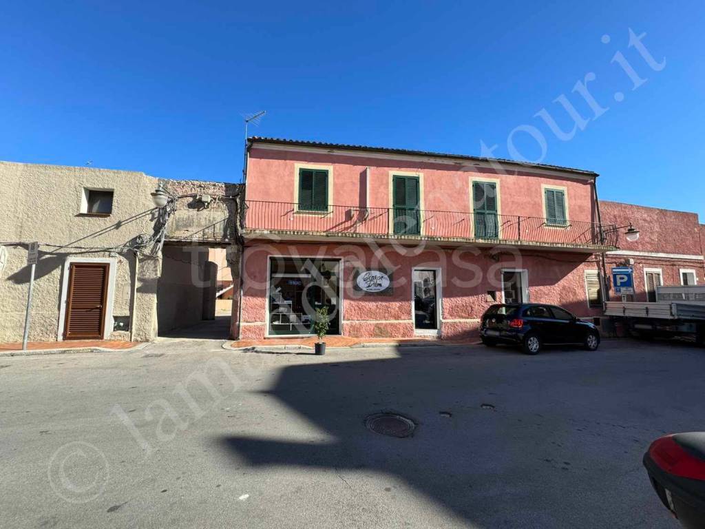 negozio in vendita a La Maddalena