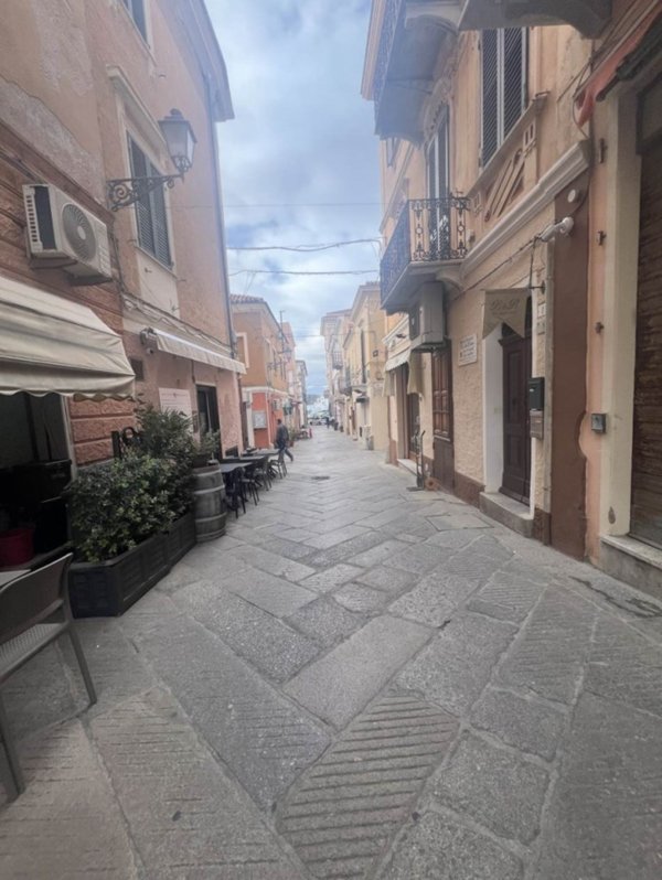 negozio in vendita a La Maddalena