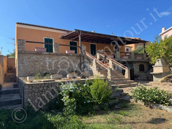 casa indipendente in vendita a La Maddalena