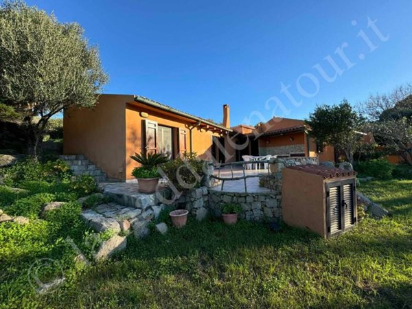 casa indipendente in vendita a La Maddalena in zona Moneta