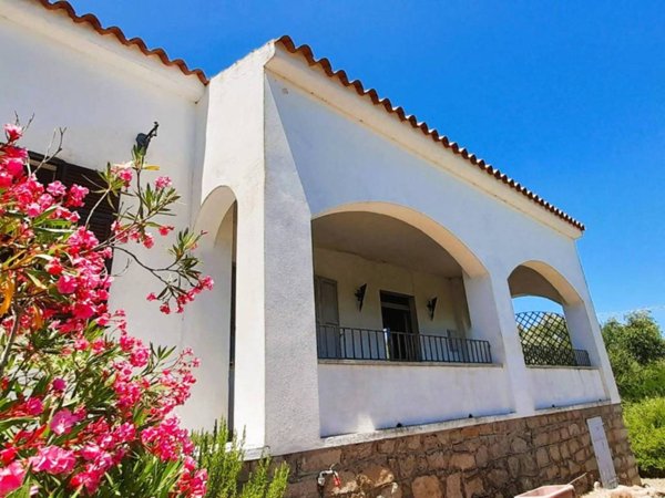 casa indipendente in vendita a La Maddalena in zona Moneta