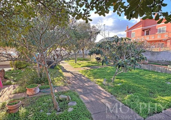 casa indipendente in vendita a La Maddalena in zona Moneta