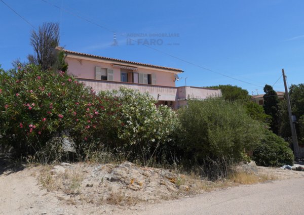casa indipendente in vendita a La Maddalena in zona Moneta