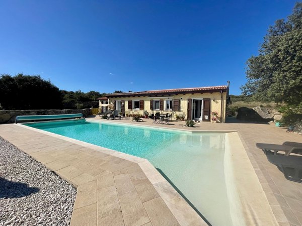 casa indipendente in vendita a Luogosanto