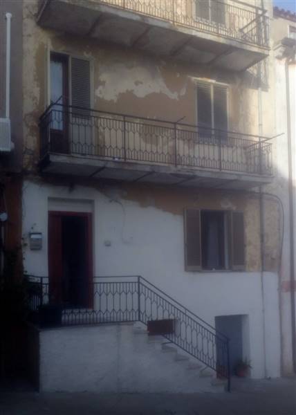 locale di sgombero in vendita a Luras