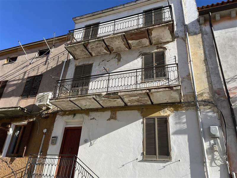 locale di sgombero in vendita a Luras