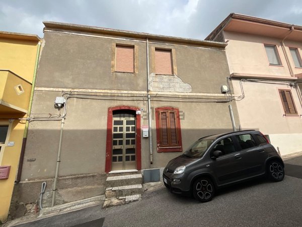 casa indipendente in vendita a Mara