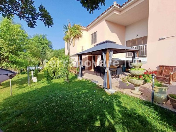 casa indipendente in vendita a Monti