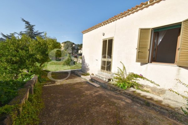 casa indipendente in vendita a Monti