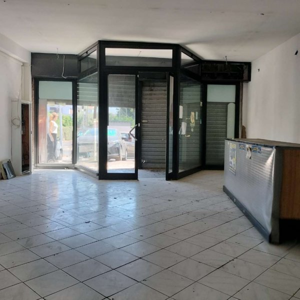 locale commerciale in vendita a Monti