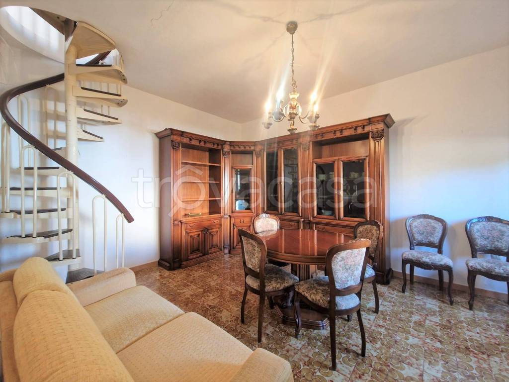 casa indipendente in vendita a Monti