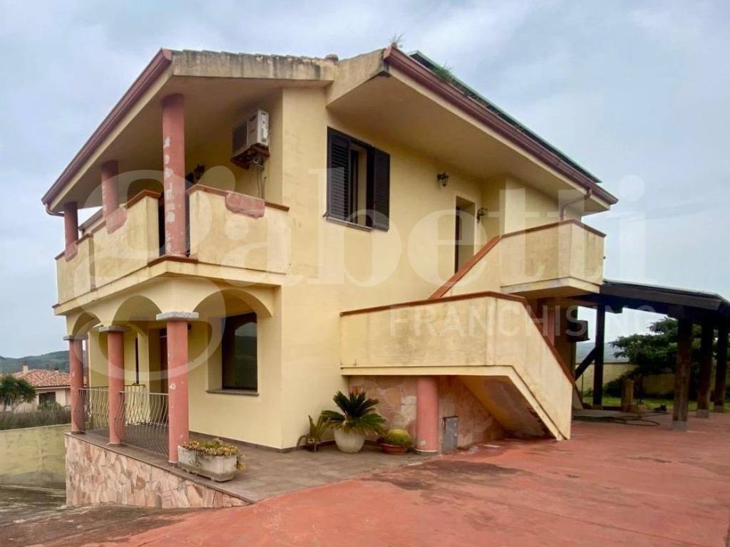 casa indipendente in vendita a Muros