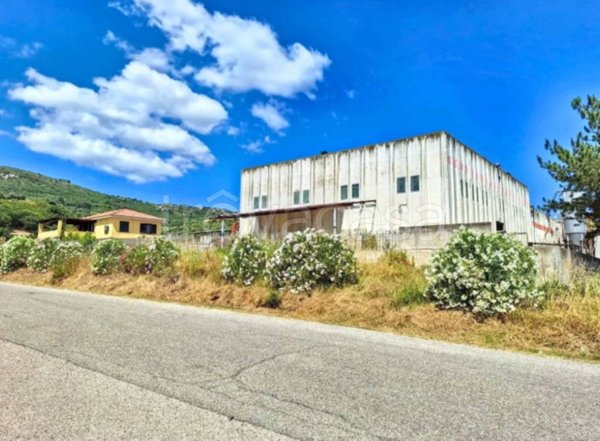 locale commerciale in vendita a Muros