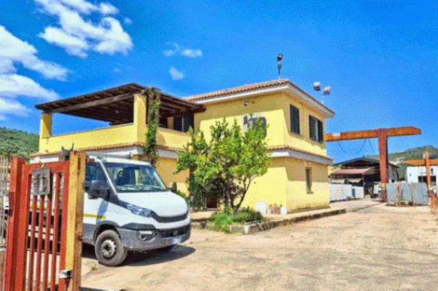 locale commerciale in vendita a Muros