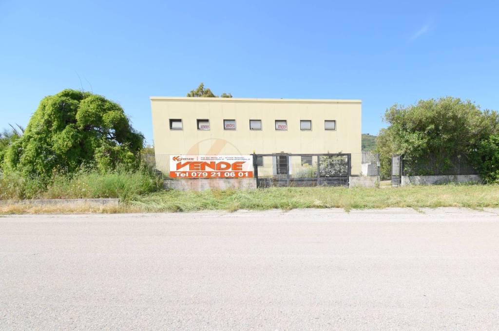 locale commerciale in vendita a Muros