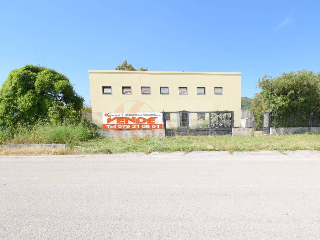 locale commerciale in vendita a Muros