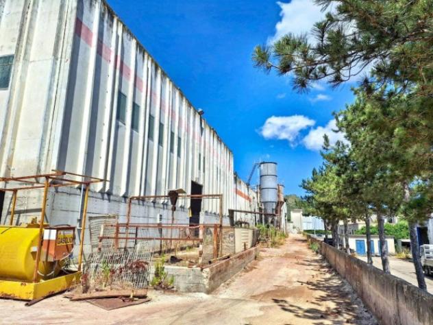 locale commerciale in vendita a Muros