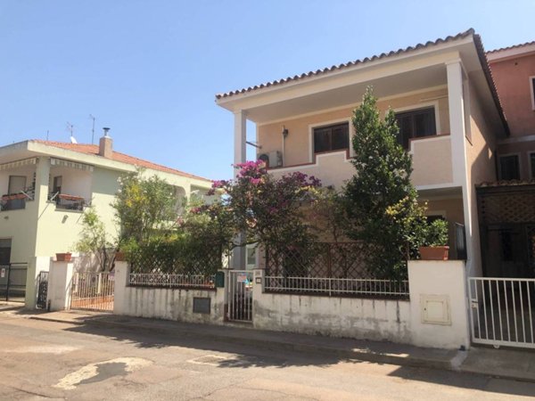 casa indipendente in vendita ad Olbia in zona Barcellona